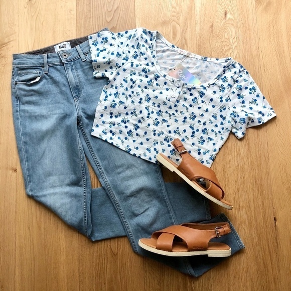 NWT CROP WHITE &  BLUE FLORAL TOP - Picture 1 of 10